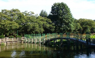 nami island glass lake