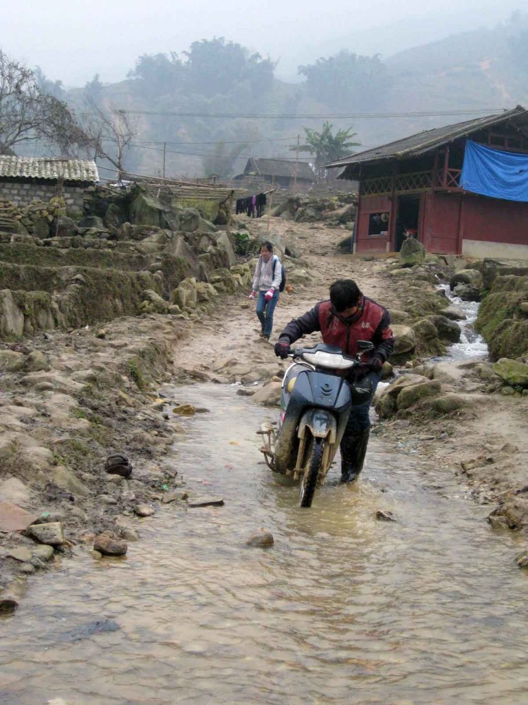 sapa minority trek motorbikes