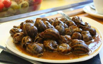 snails with sauce taps sant antoni