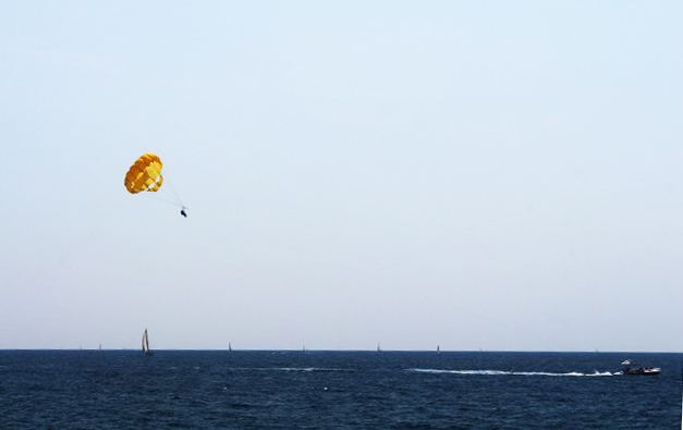 barceloneta beach parasailing