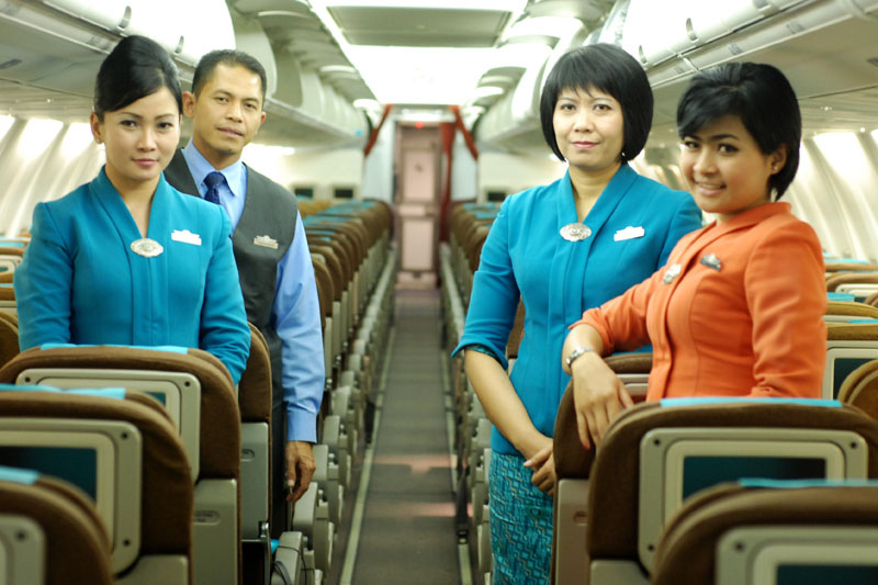garuda indonesia stewardess