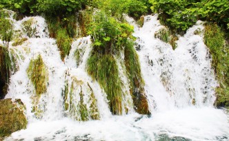 plitvice lakes cascading waterfalls