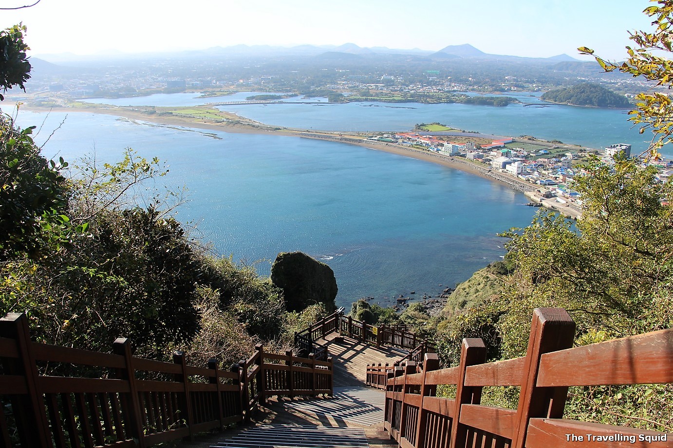 Seongsan Ilchulbong é Um Ponto Turístico Que Turistas Gostam De