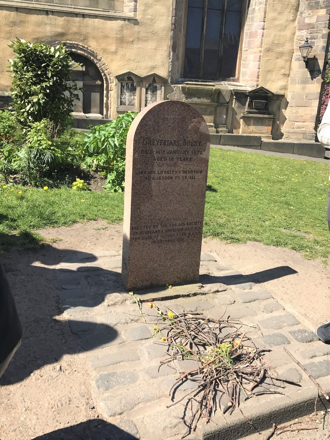 Greyfriars Bobby edinburgh tombstone