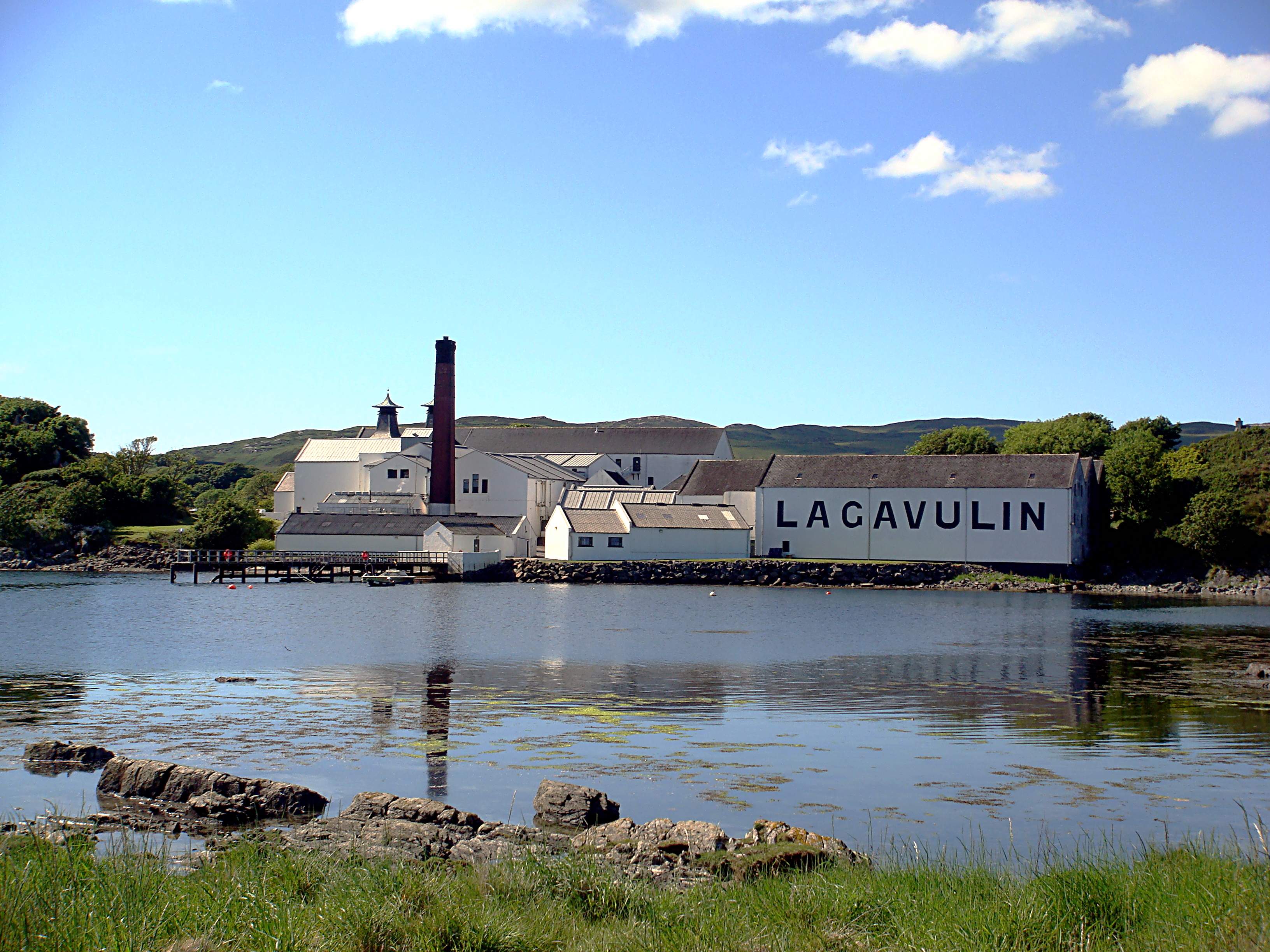 lagavulin distillery islay scotland