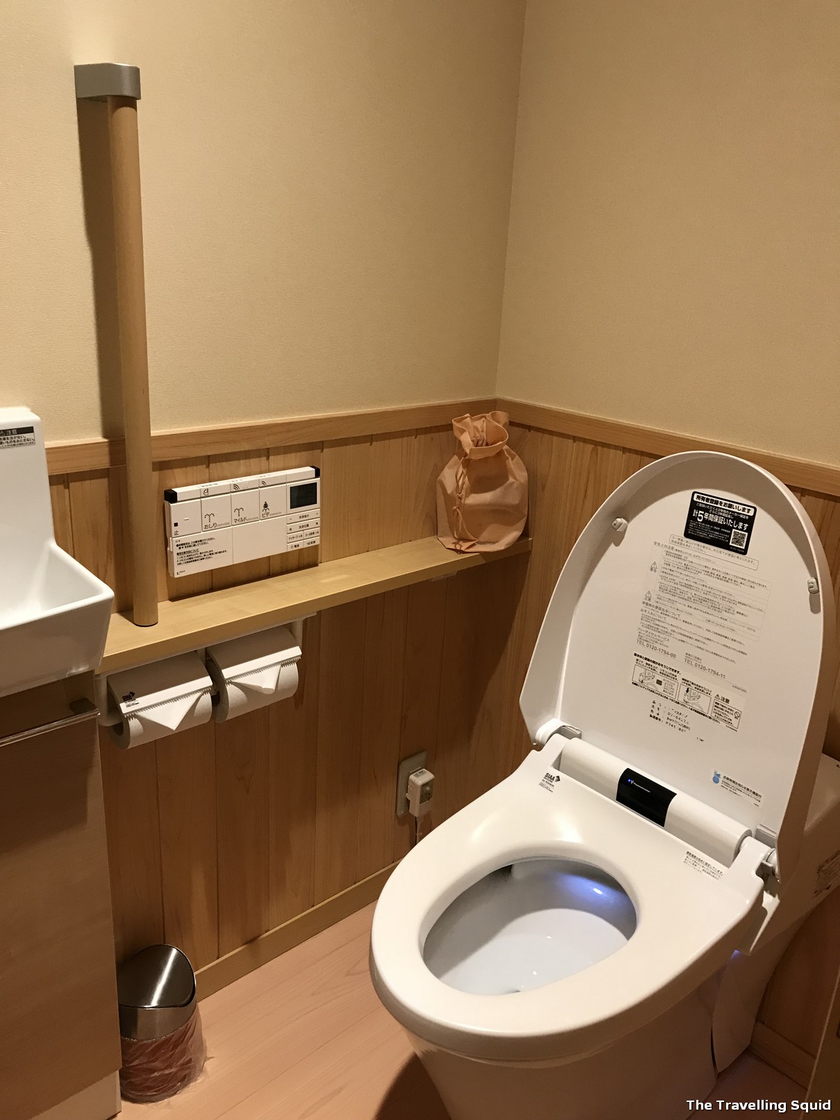 Hotel Konanso Fuji Kawaguchiko ryokan toilet