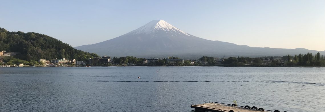 lake kawaguchiko mount fuji