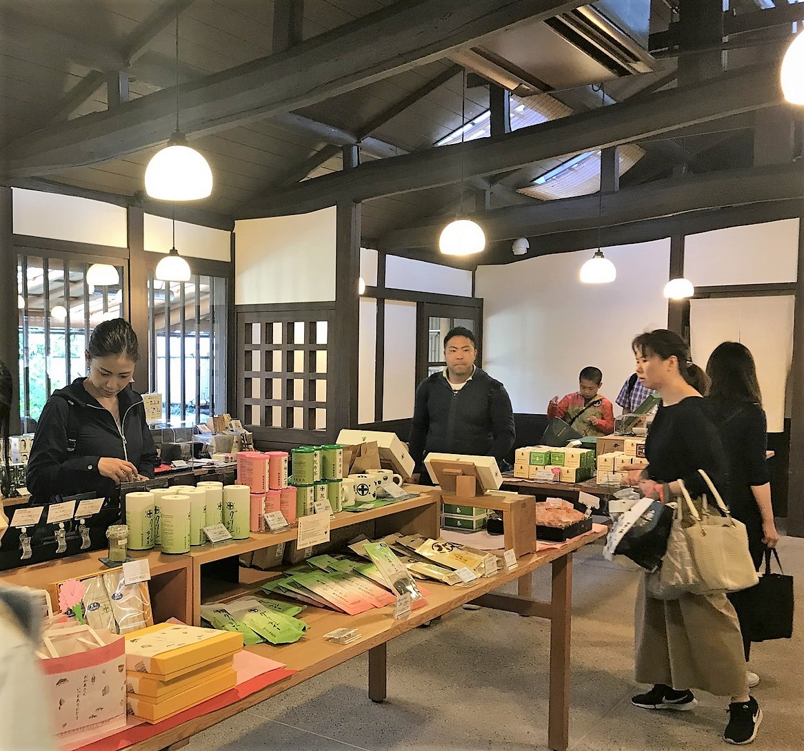 Visiting the oldest tea shop in Japan