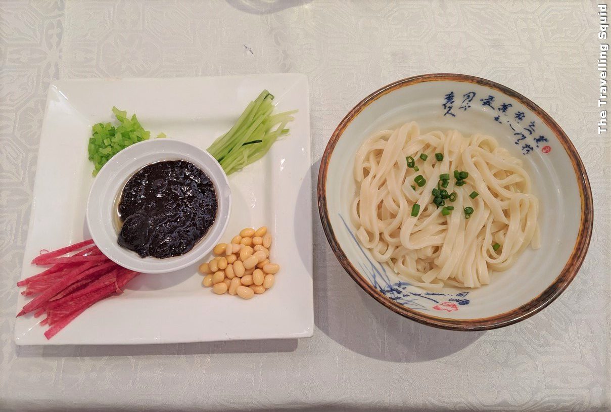 huajia yiyuan zha jiang mian minced meat noodles