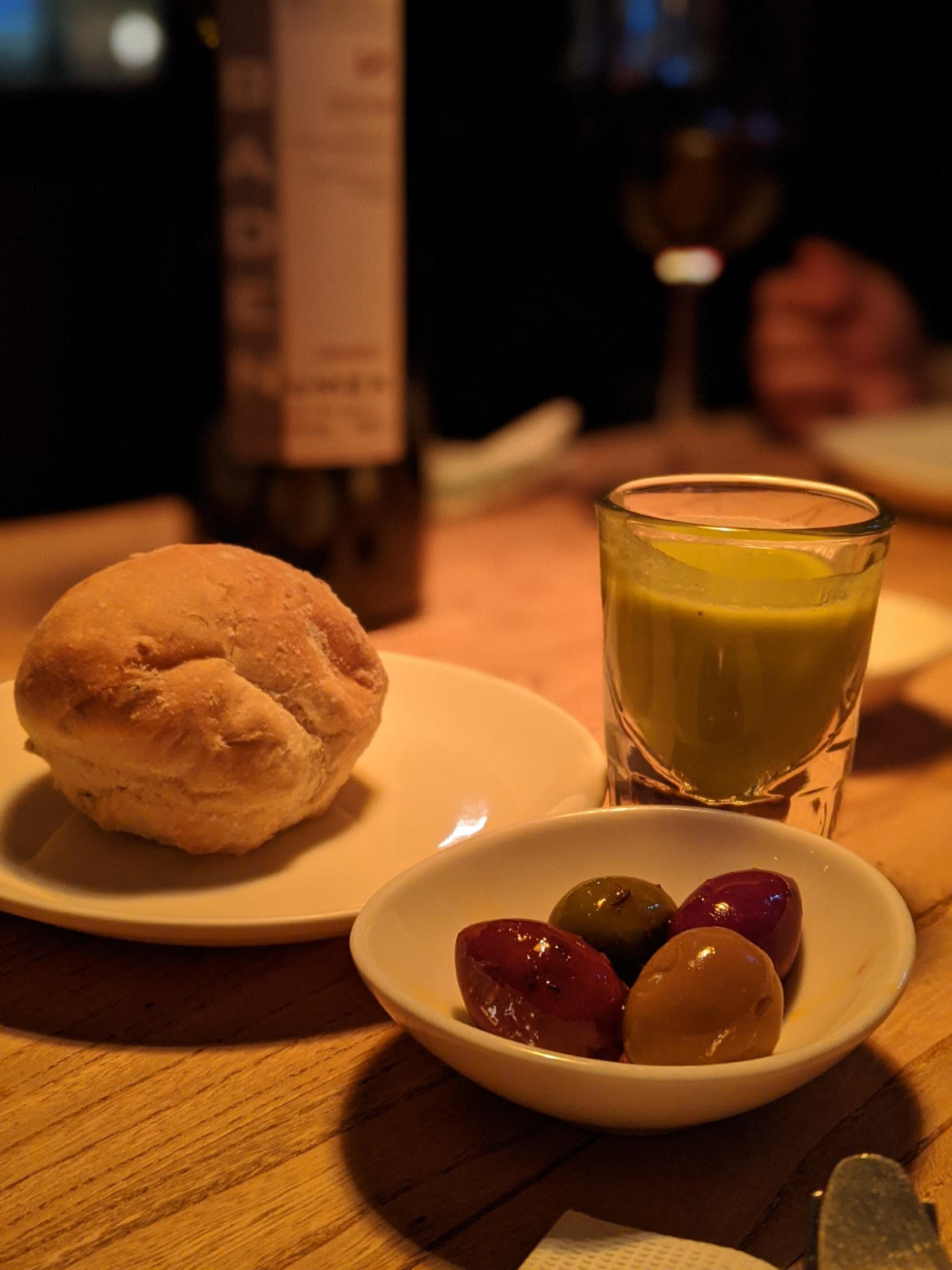 olives and bread niajo