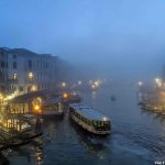 When is the best time to visit the Rialto Bridge in Venice?