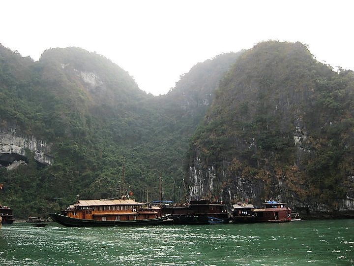 halong bay hills floating homes